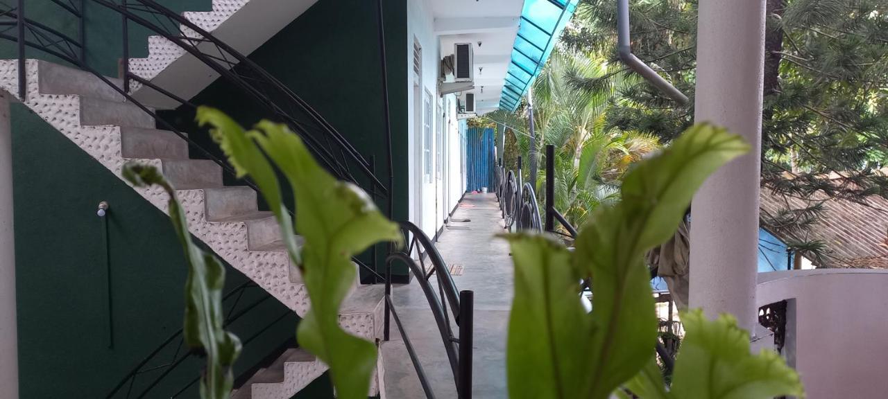 Shady Transit Hotel Katunayaka Extérieur photo